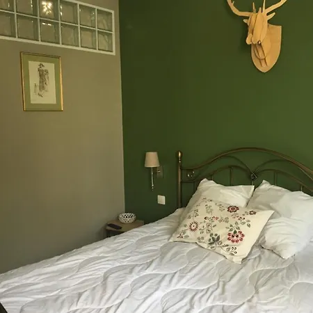2 Dans Particulier Proche Zoo Plein Centre Bed & Breakfast